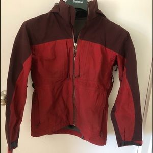Arc ‘teryx W Gore-tex Rain Jacket XS GUC Red With Burgundy.